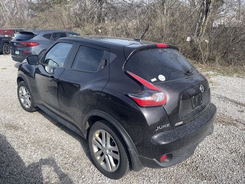 Used 2015 Nissan Juke SV image 2