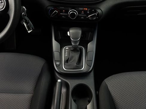 Used 2025 Kia Soul LX w/ LX Technology Package FWD image 13
