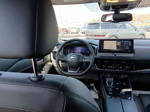 Certified 2025 Nissan Rogue SL w/ SL Premium Package image 15