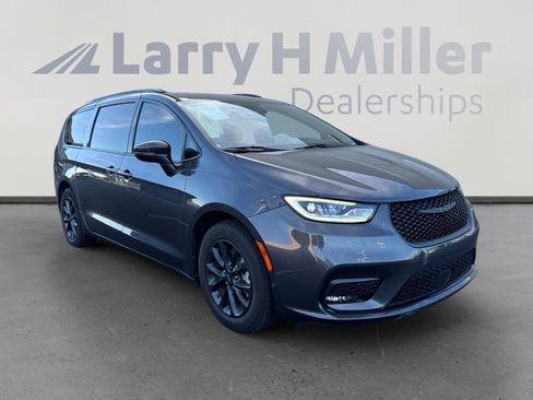 Used 2021 Chrysler Pacifica Touring w/ S Appearance Package image 7