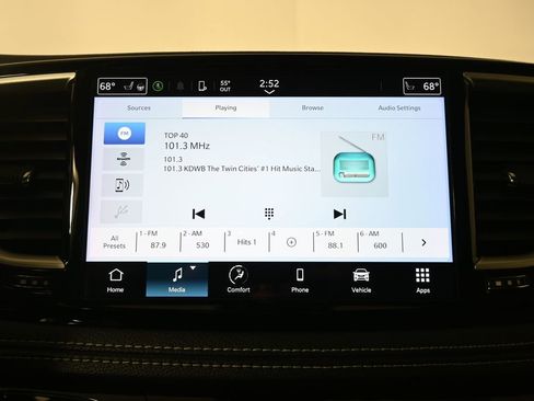 Used 2023 Chrysler Pacifica Touring-L image 27