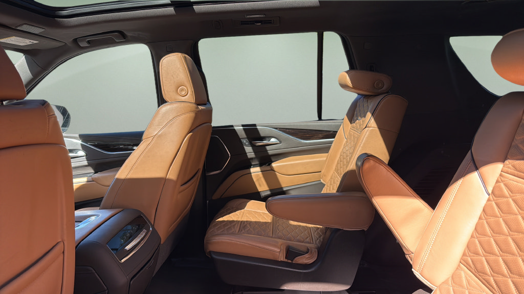 Used 2021 Cadillac Escalade Sport w/ LPO, ONYX Package AWD/4WD image 16