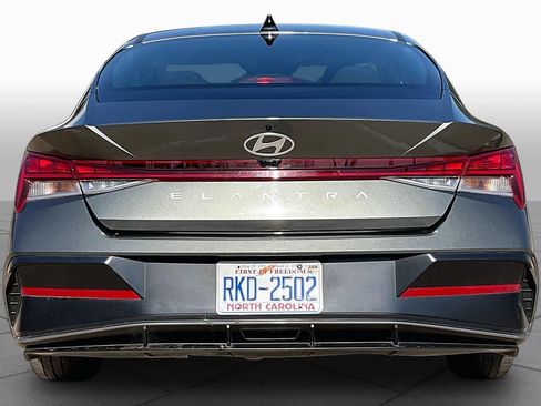 Certified 2025 Hyundai Elantra SEL FWD image 5