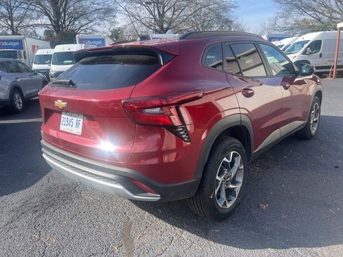 Used 2025 Chevrolet Trax LT w/ LT Convenience Package image 5