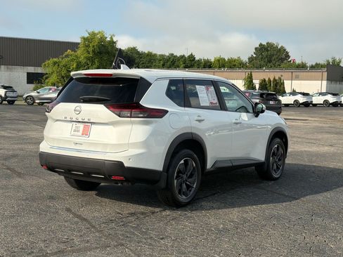 Used 2026 Nissan Rogue SV FWD image 13