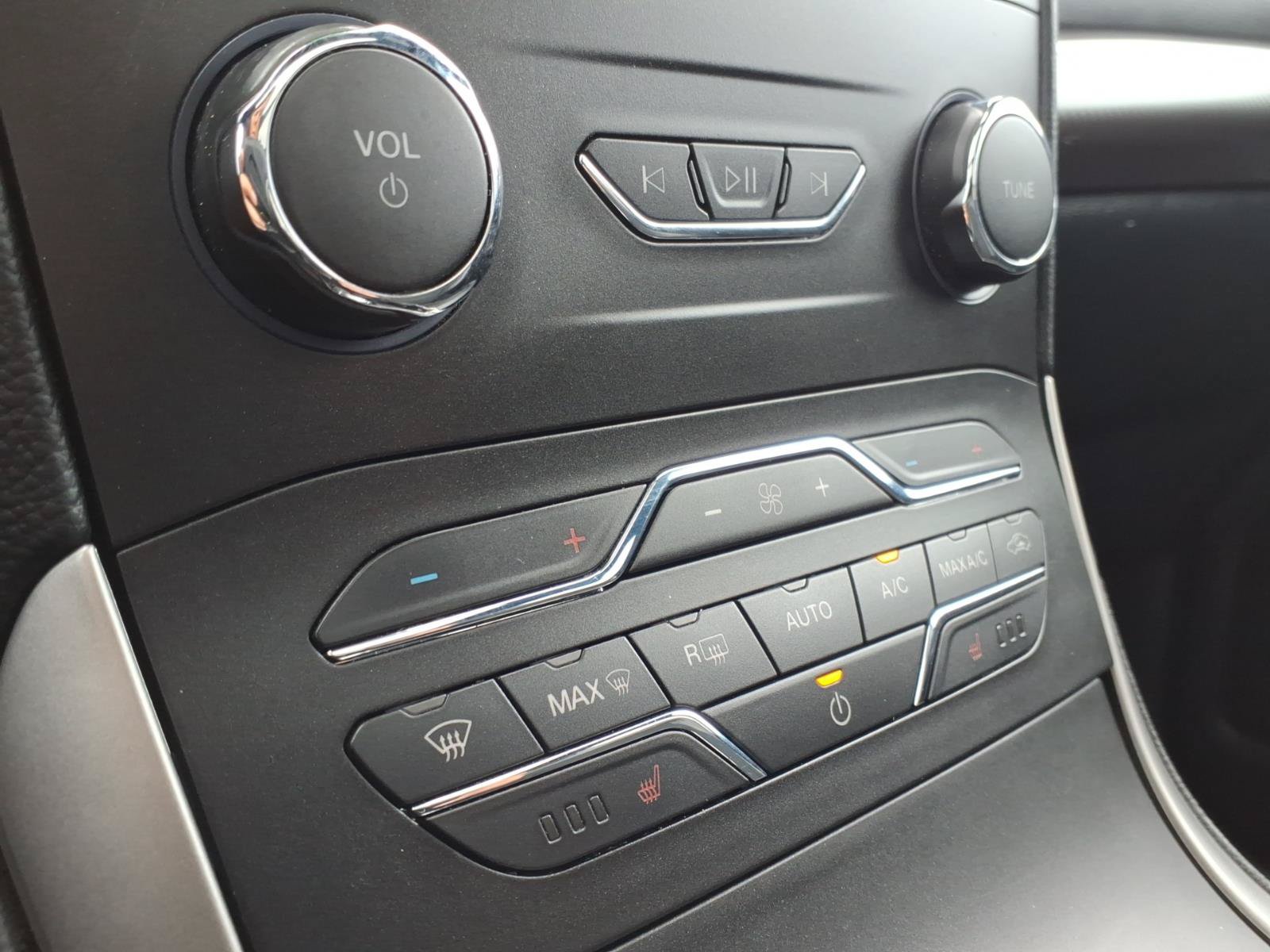 Used 2020 Ford Edge ST-Line w/ Cold Weather Package AWD/4WD image 24