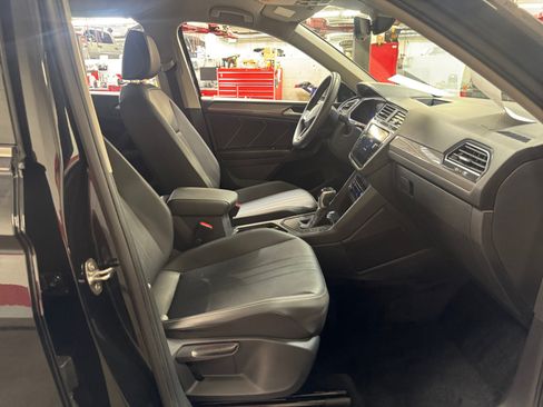 Used 2023 Volkswagen Tiguan SE FWD image 19