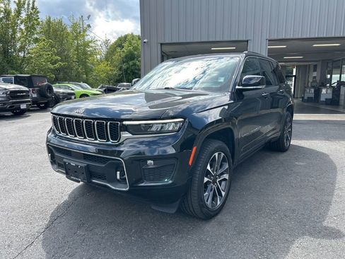 Certified 2022 Jeep Grand Cherokee Overland w/ Luxury Tech Group IV image 5