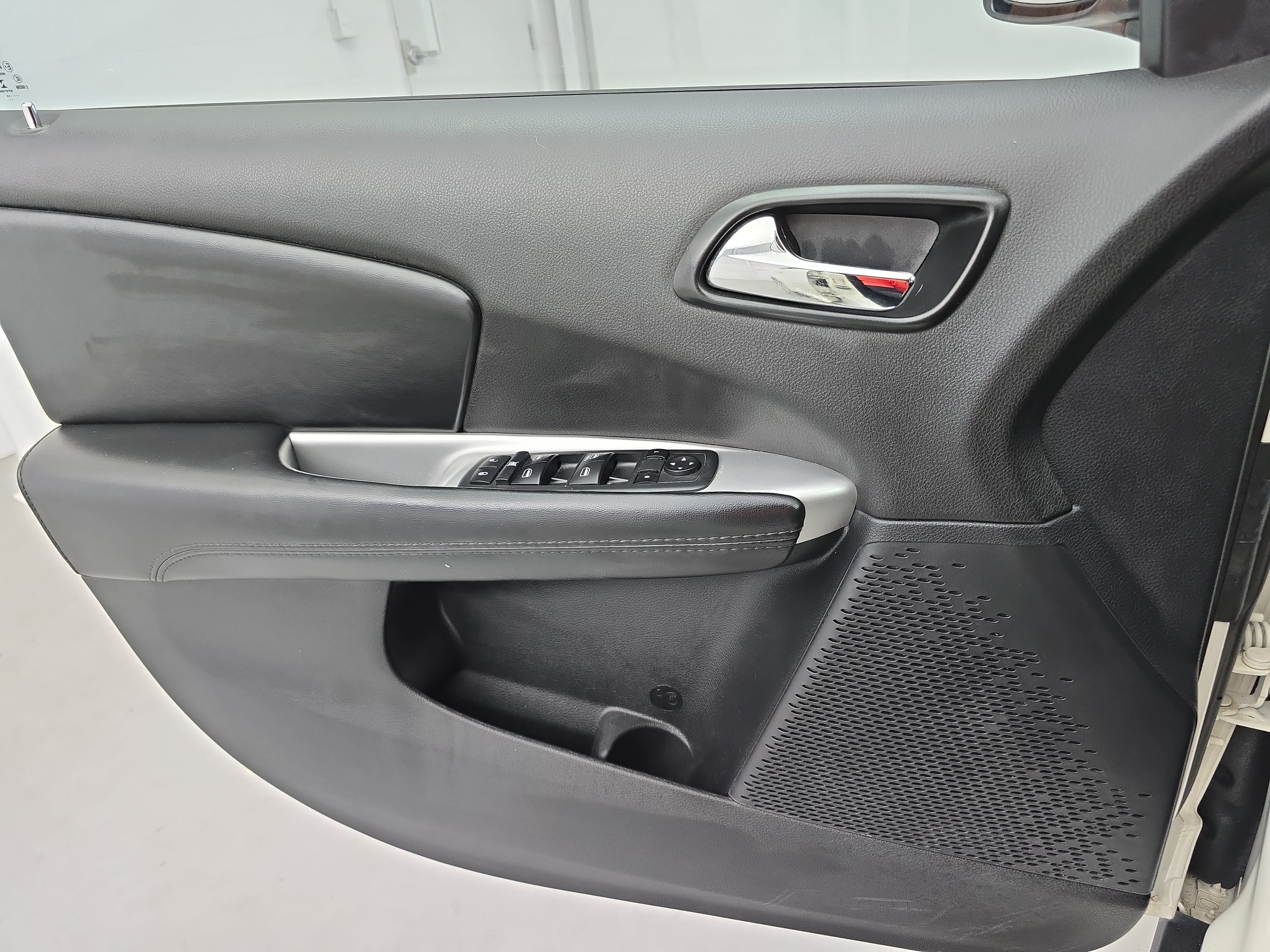 Used 2020 Dodge Journey SE FWD image 25