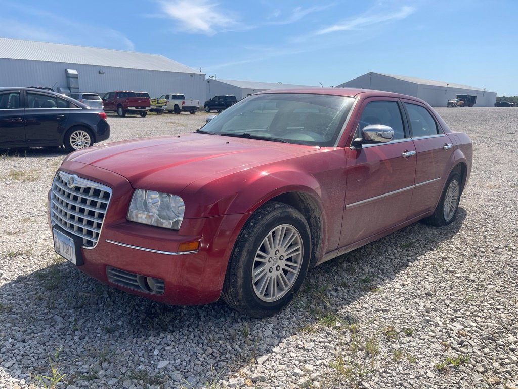 Used 2010 Chrysler 300 Touring RWD image 1
