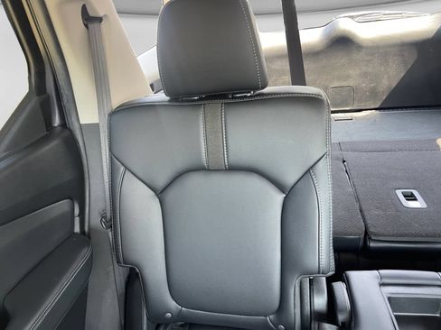 Used 2025 Honda Pilot EX-L image 31