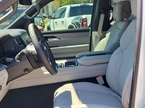New 2026 Jeep Grand Wagoneer L Limited AWD/4WD image 19