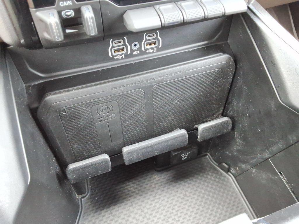 Used 2025 RAM 1500 Laramie w/ Off Road Group AWD/4WD image 35