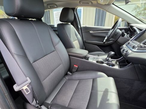 Used 2018 Chevrolet Impala LT FWD image 11