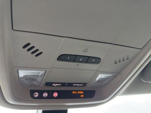 Used 2019 Buick Enclave Essence image 29