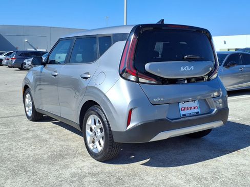 Used 2023 Kia Soul LX w/ Option Group 015 FWD image 3