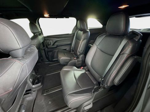 Used 2025 Toyota Sienna XSE w/ XSE Plus Package image 23