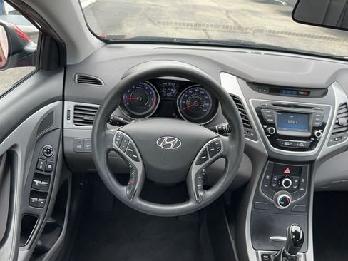 Used 2015 Hyundai Elantra SE w/ Option Group 02 FWD image 10