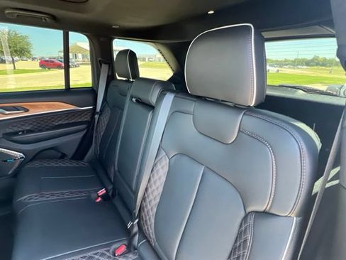 Used 2024 Jeep Grand Cherokee Summit AWD/4WD image 10