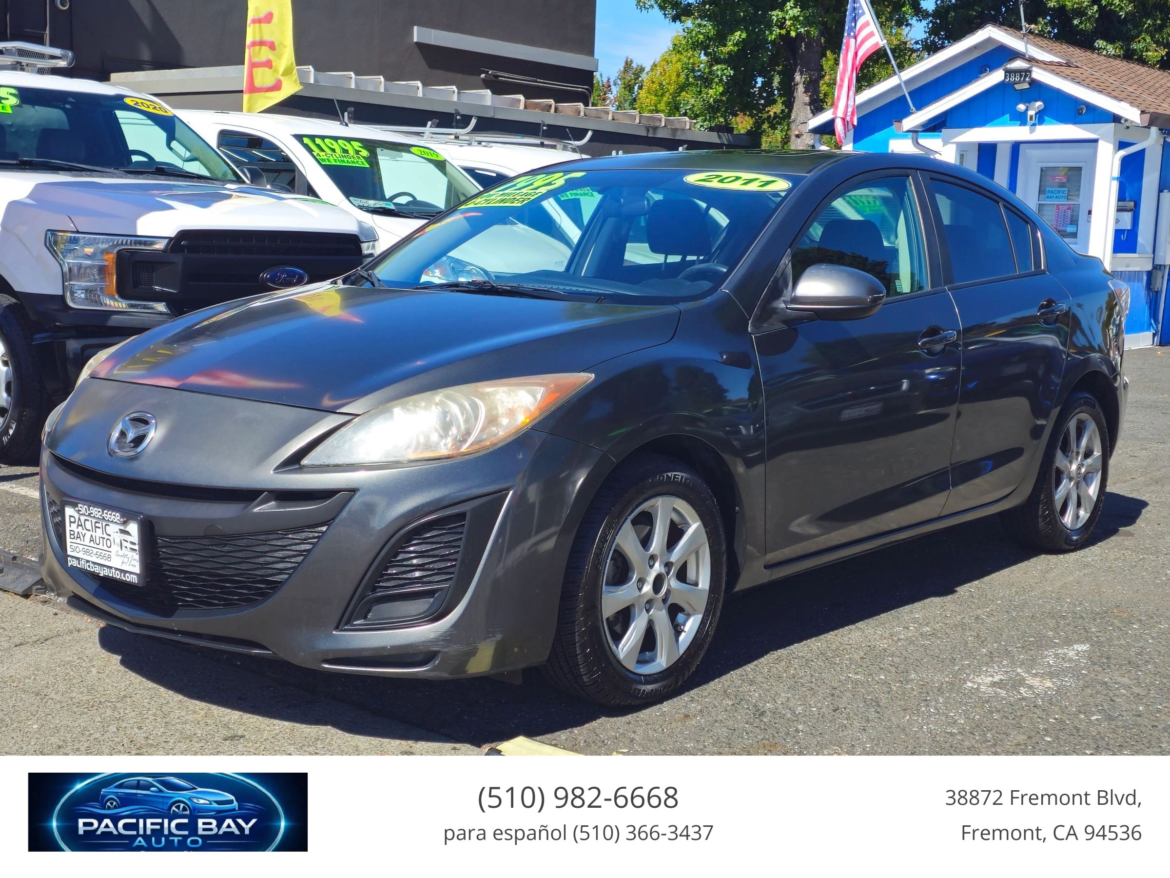 Used 2011 MAZDA MAZDA3 i Touring FWD image 3