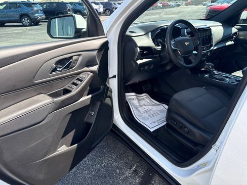 Used 2023 Chevrolet Traverse LT FWD image 13