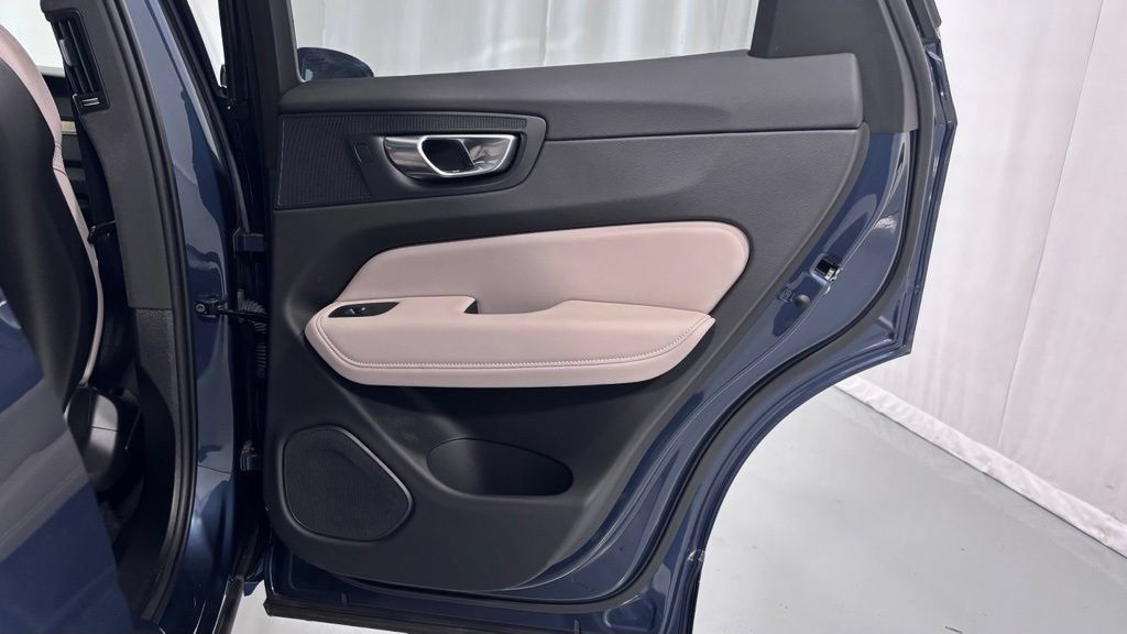 Certified 2026 Volvo XC60 B5 Plus AWD/4WD image 27