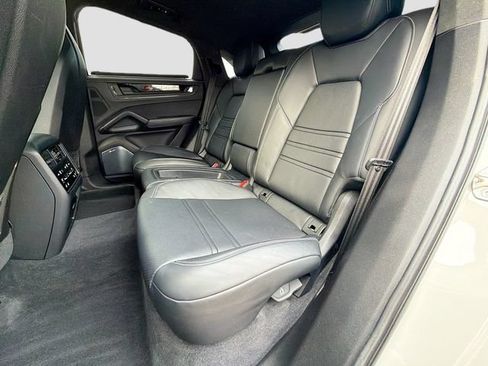 Used 2024 Porsche Cayenne Turbo GT AWD/4WD image 21