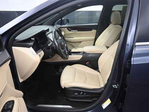 Used 2018 Cadillac XT5 Luxury w/ Driver Awareness Package AWD/4WD image 11