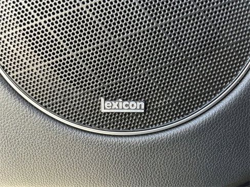 Used 2023 Genesis GV70 3.5T Sport w/ Sport Prestige Package image 18