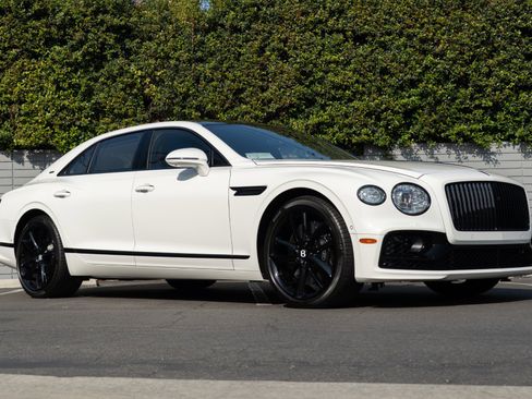 Used 2024 Bentley Flying Spur V8 image 12