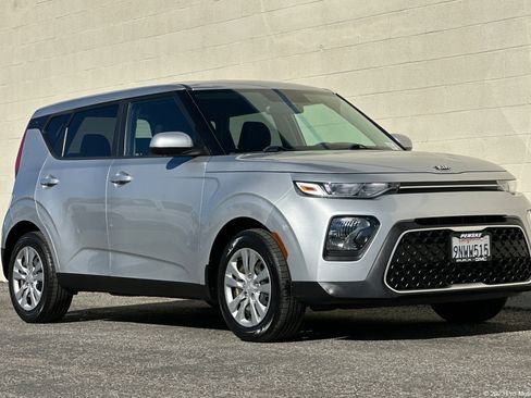 Used 2021 Kia Soul LX image 1