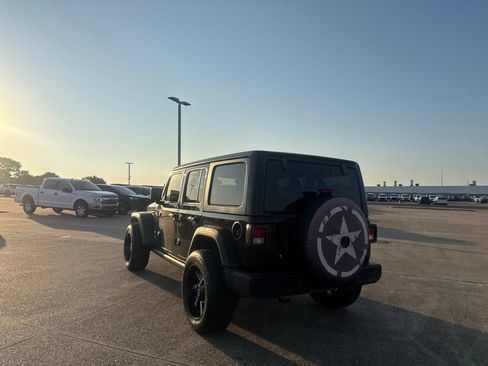 Used 2019 Jeep Wrangler Unlimited Sport S AWD/4WD image 13