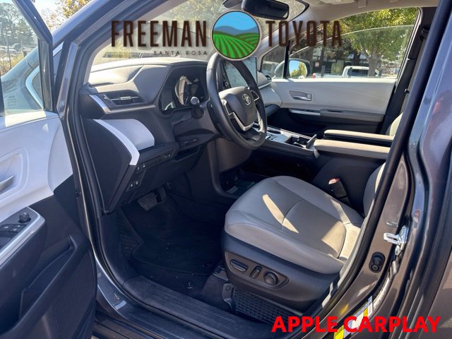 Used 2025 Toyota Sienna XLE FWD image 7