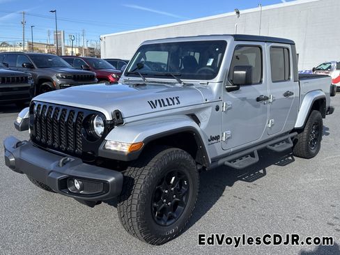 Used 2023 Jeep Gladiator Willys image 8