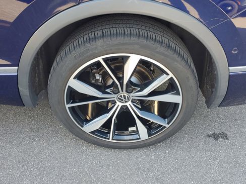 Used 2022 Volkswagen Tiguan SEL R-Line image 42