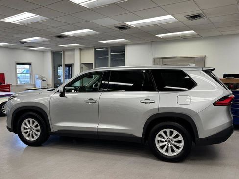 Used 2024 Toyota Grand Highlander XLE image 3