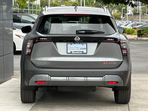 Used 2025 Nissan Kicks SR w/ Illumination Package AWD/4WD image 4