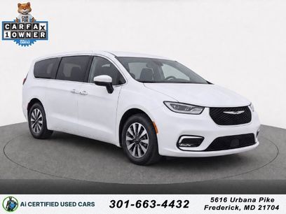 Used 2023 Chrysler Pacifica Touring-L