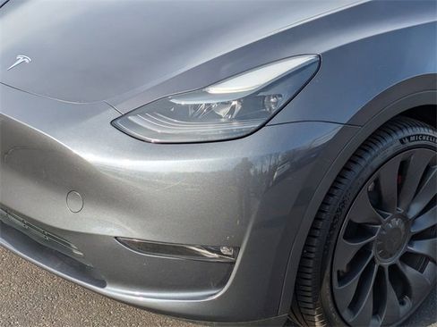 Used 2023 Tesla Model Y Performance image 9