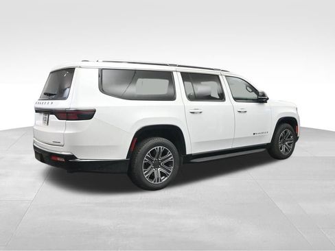 Used 2024 Jeep Wagoneer L Series II image 5