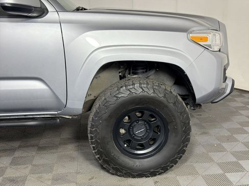 Used 2018 Toyota Tacoma SR w/ SR Convenience Package image 12