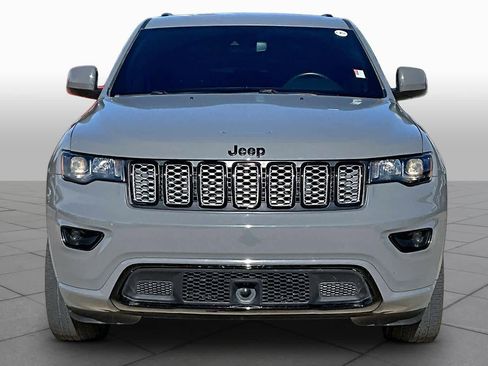Used 2022 Jeep Grand Cherokee Laredo X RWD image 3