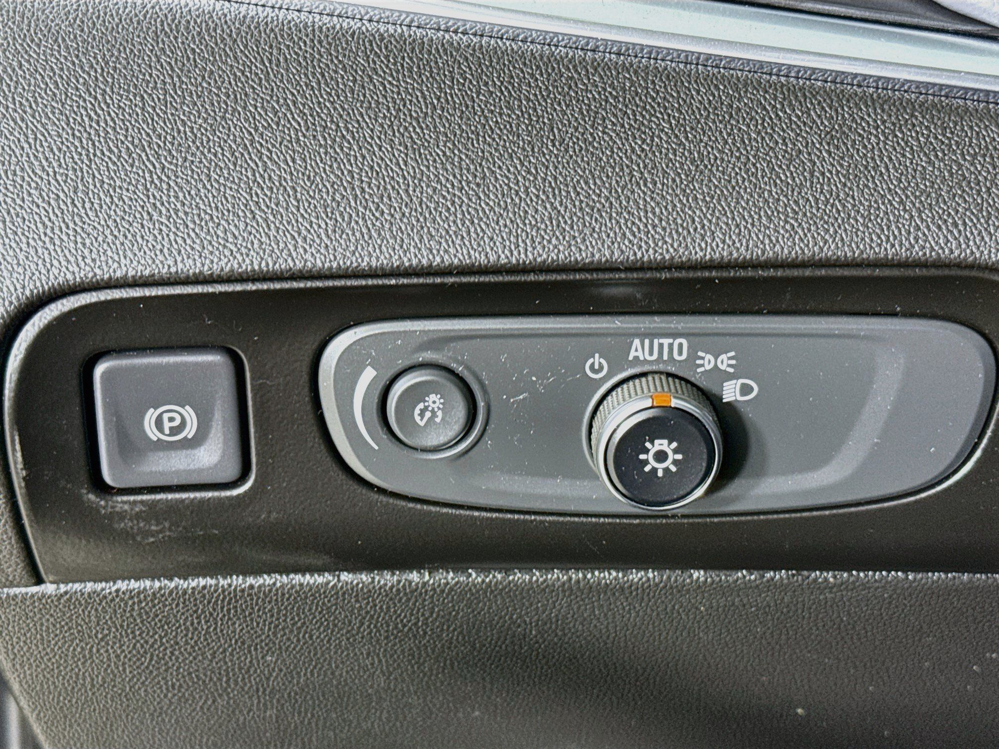 Used 2020 Buick Enclave Essence w/ Sun And Navigation Package FWD image 12
