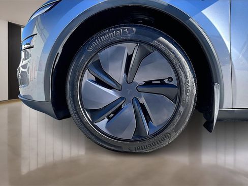 Used 2026 Tesla Model Y 2WD image 31