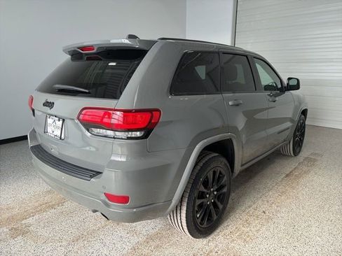 Used 2021 Jeep Grand Cherokee Laredo X AWD/4WD image 3
