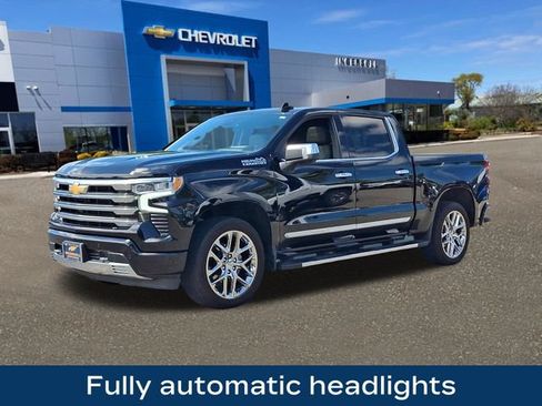 Used 2025 Chevrolet Silverado 1500 High Country w/ Technology Package AWD/4WD image 34