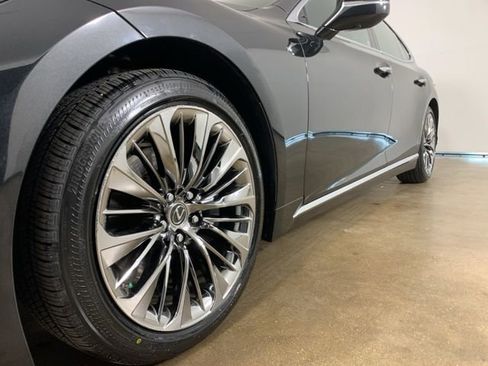 Used 2022 Lexus LS 500 AWD w/ Luxury Package image 2