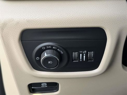 New 2025 Jeep Grand Cherokee Limited image 28