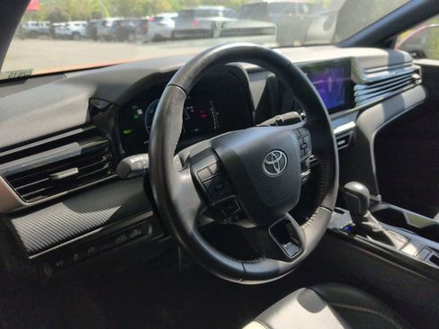 Used 2025 Toyota Camry SE FWD image 33