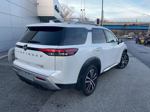 Used 2025 Nissan Pathfinder Platinum image 18